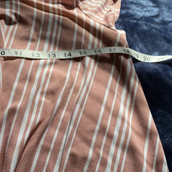 🥭(4 for $15) White and Pink Striped Top - Picture 6 of 7